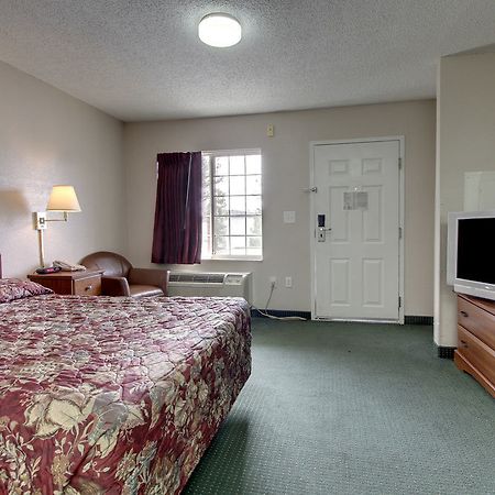 Intown Suites Extended Stay Raleigh Nc - Capital Blvd Eksteriør bilde